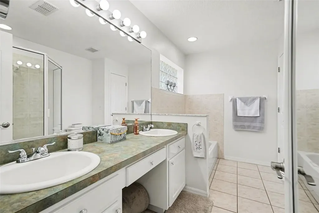 2333 Towering Oaks Circle Seffner FL 33584
