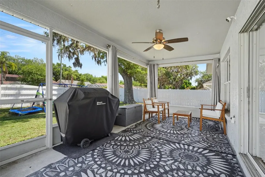 2333 Towering Oaks Circle Seffner FL 33584