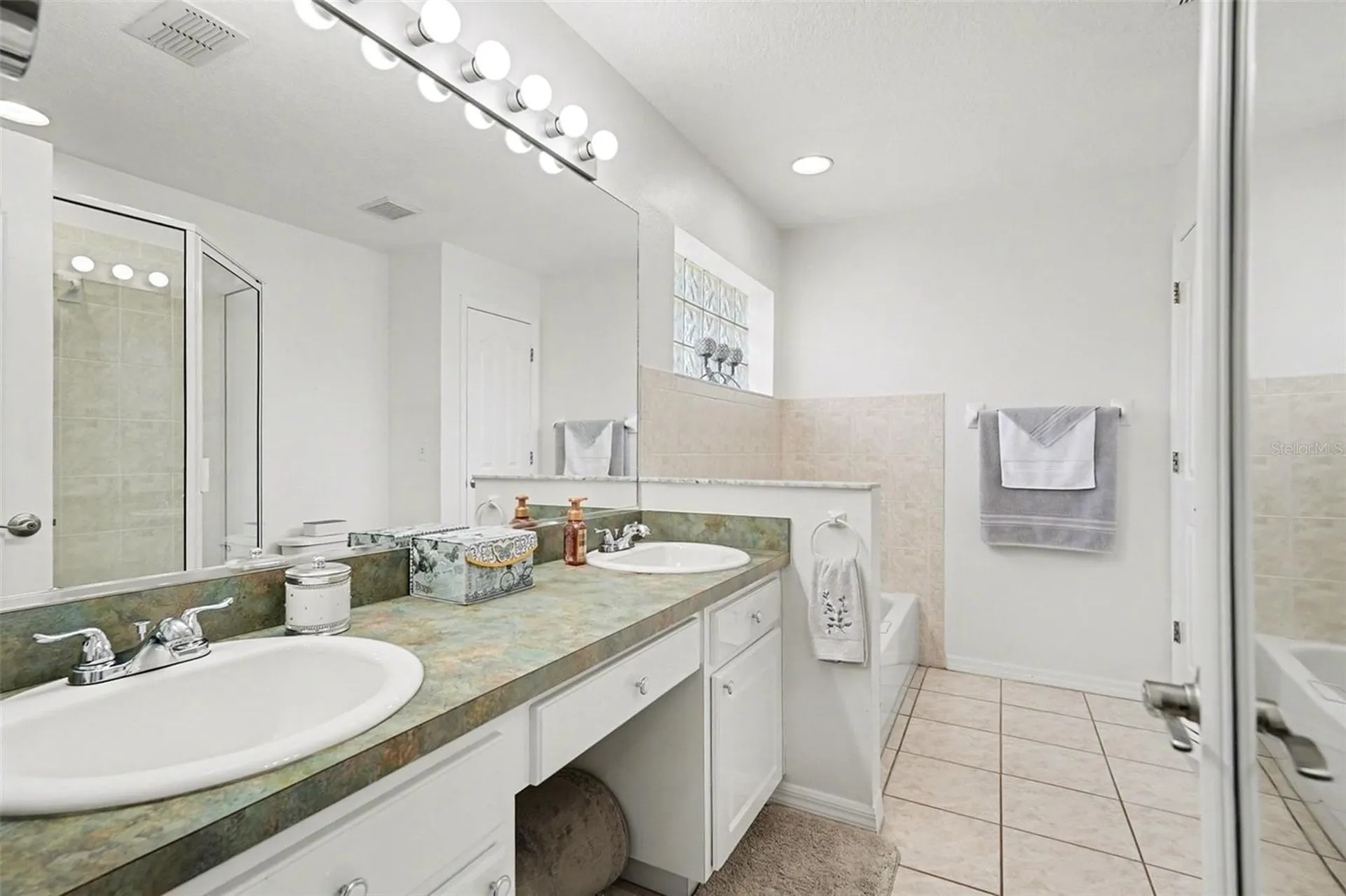 2333 Towering Oaks Circle Seffner FL 33584