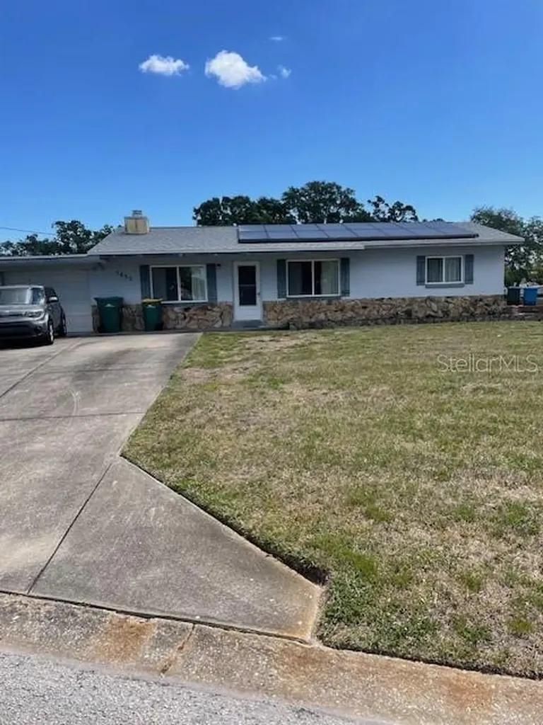 5833 Mckee Lake Drive N St Petersburg FL 33709