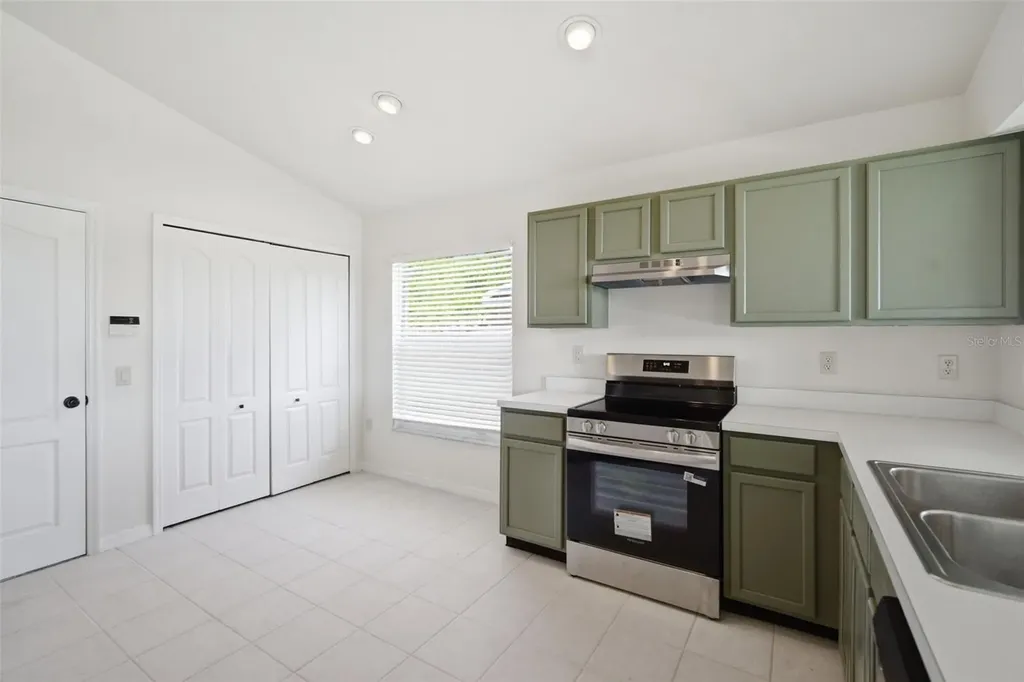 12501 Lake Vista Drive Gibsonton FL 33534