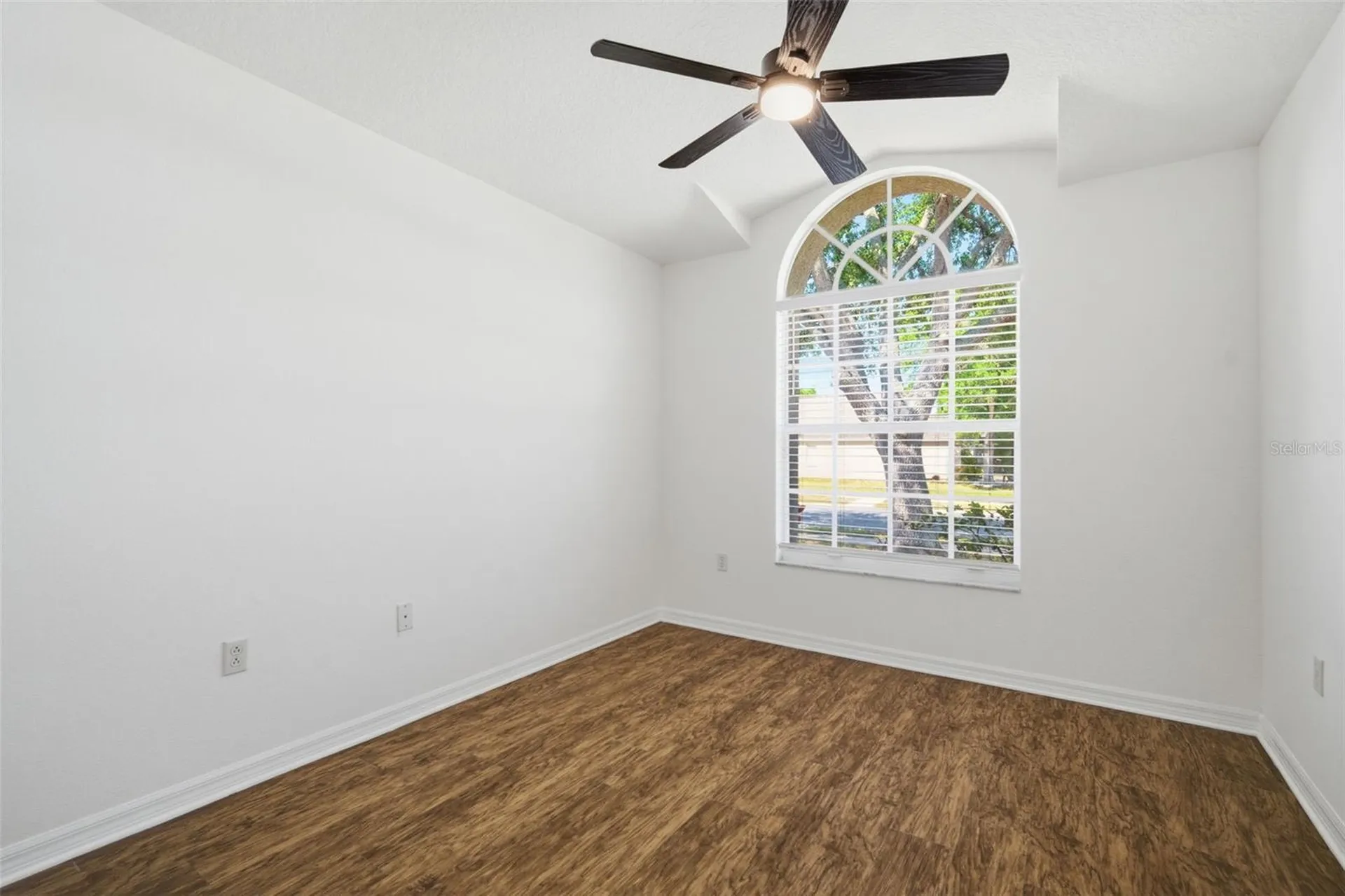 12501 Lake Vista Drive Gibsonton FL 33534