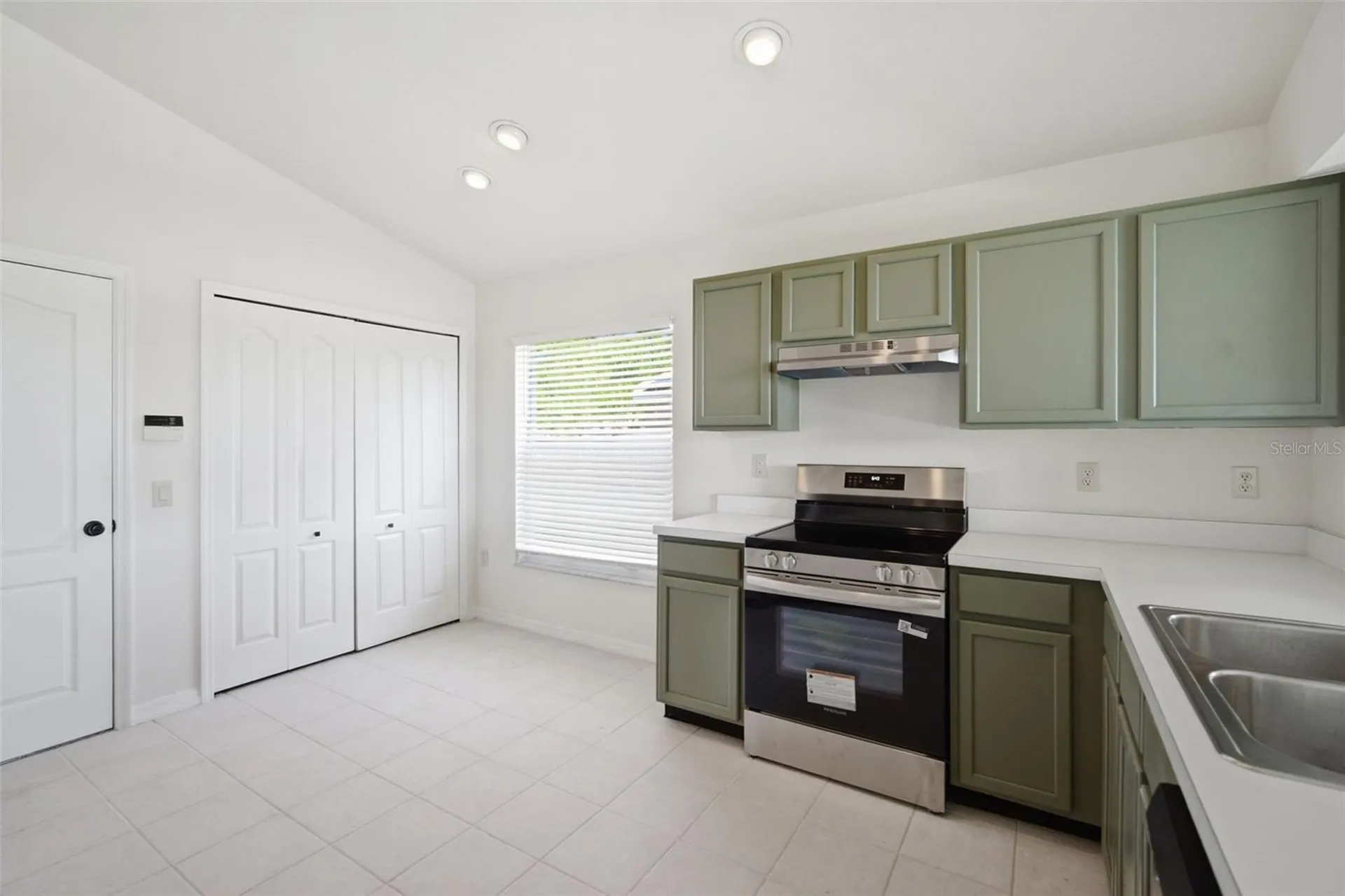 12501 Lake Vista Drive Gibsonton FL 33534