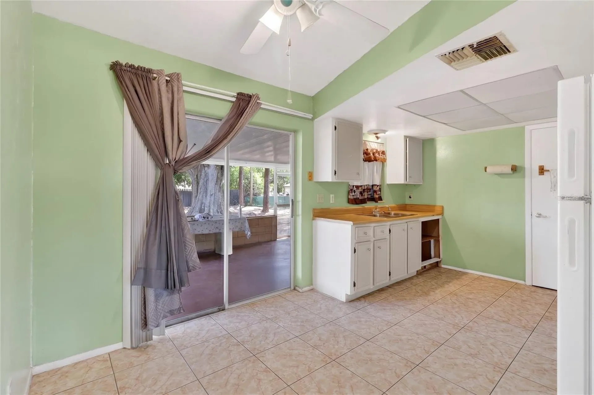 312 La Paz Drive Kissimmee FL 34743