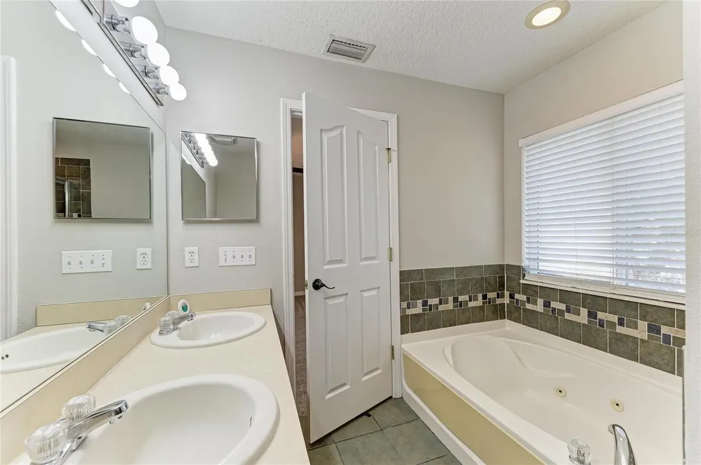 10825 Great Carlisle Court Riverview FL 33578