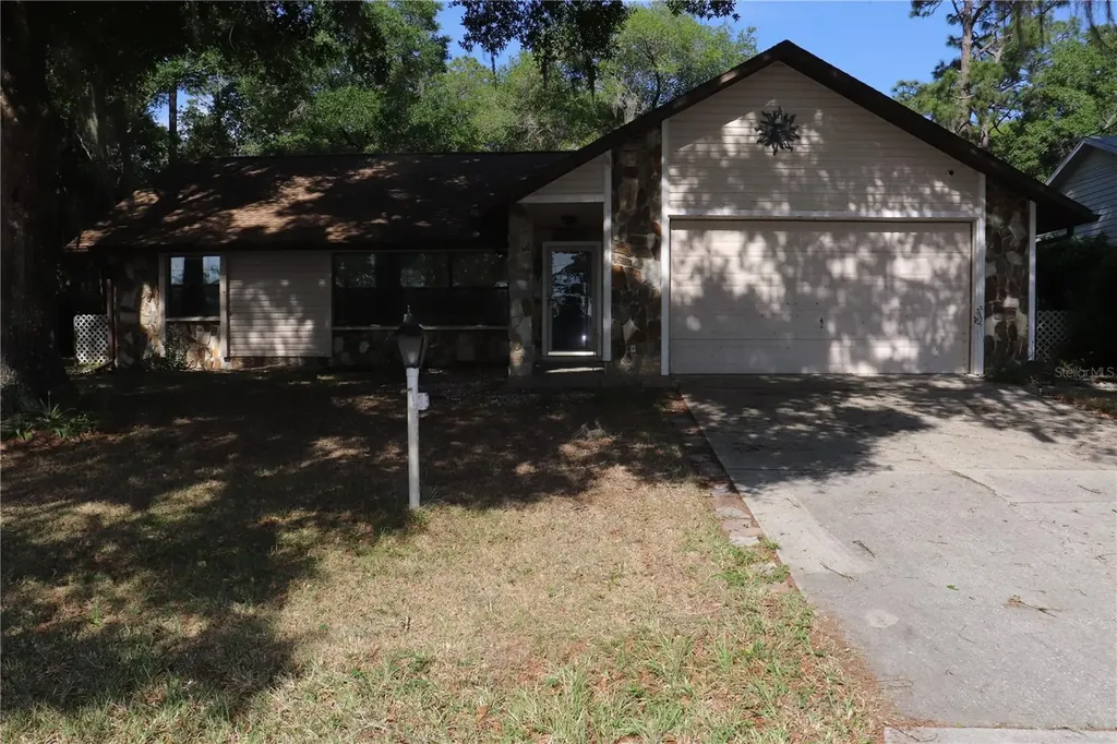 1112 NE 130 Terrace Silver Springs FL 34488