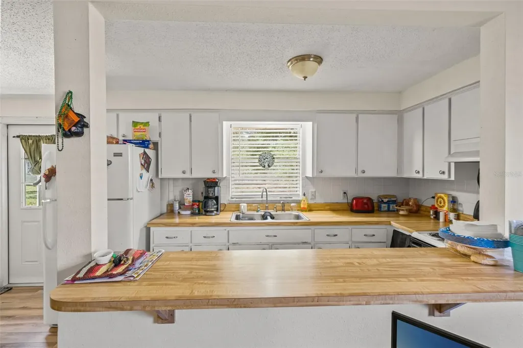 5931 13th Street Zephyrhills FL 33542