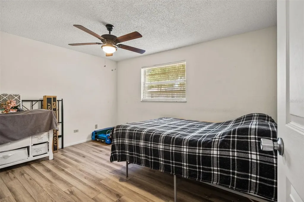 5931 13th Street Zephyrhills FL 33542