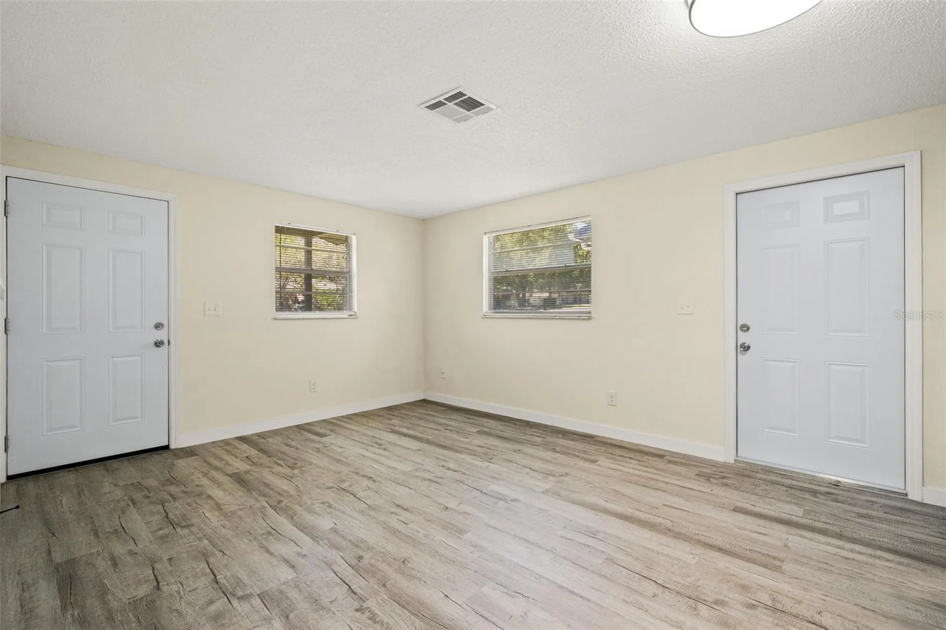 5931 13th Street Zephyrhills FL 33542