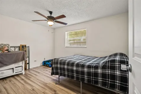 5931 13th Street Zephyrhills FL 33542