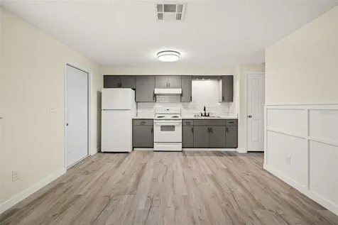 5931 13th Street Zephyrhills FL 33542