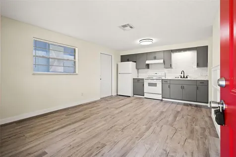 5931 13th Street Zephyrhills FL 33542
