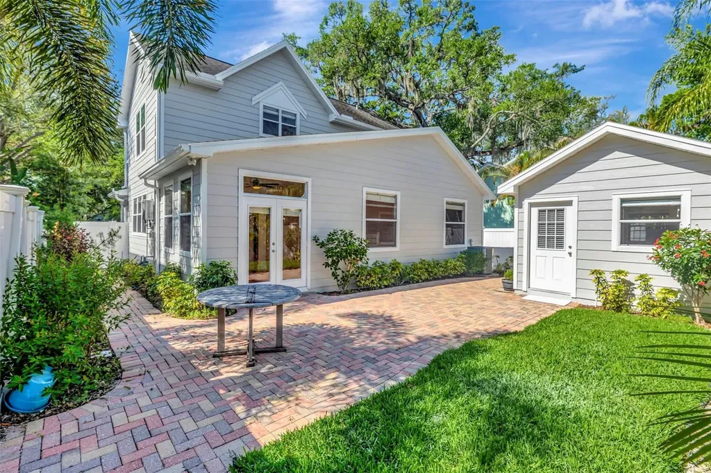 3113 W Oakellar Avenue Tampa FL 33611