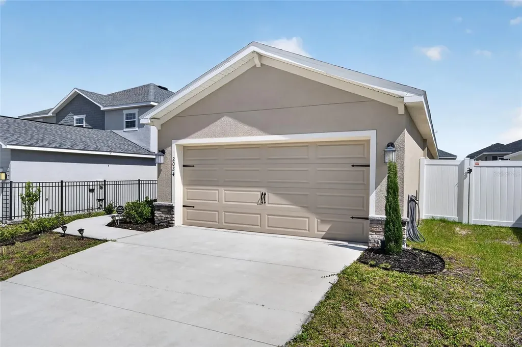 2024 Noble Drive Davenport FL 33837