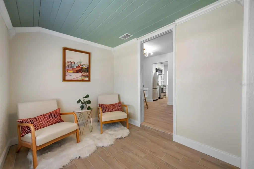 821 19th Avenue S St Petersburg FL 33705
