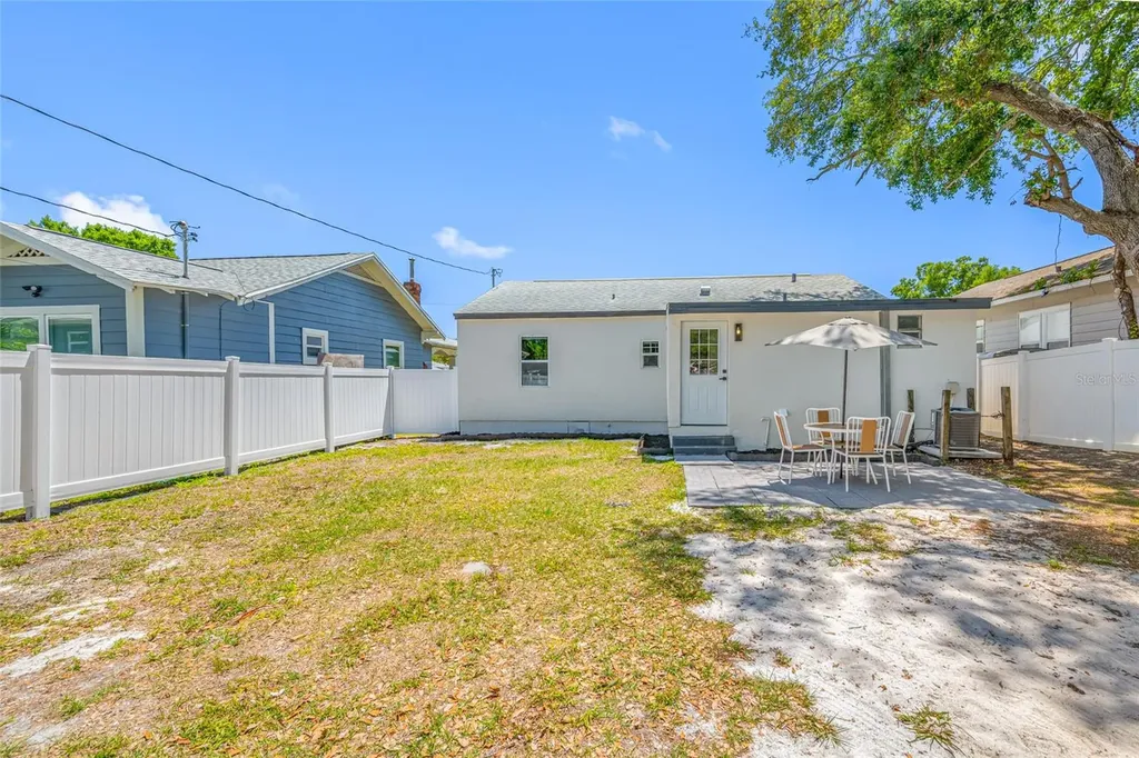 821 19th Avenue S St Petersburg FL 33705