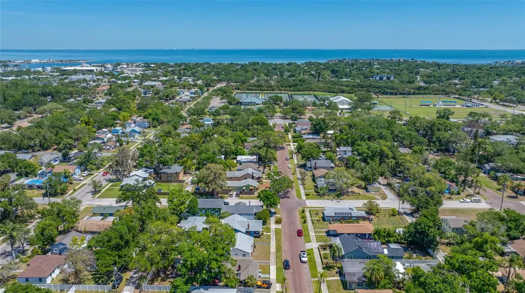 821 19th Avenue S St Petersburg FL 33705
