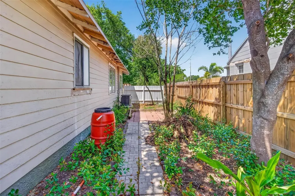 5218 1st Avenue S St Petersburg FL 33707
