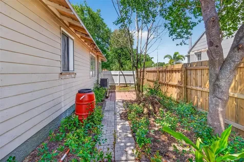 5218 1st Avenue S St Petersburg FL 33707