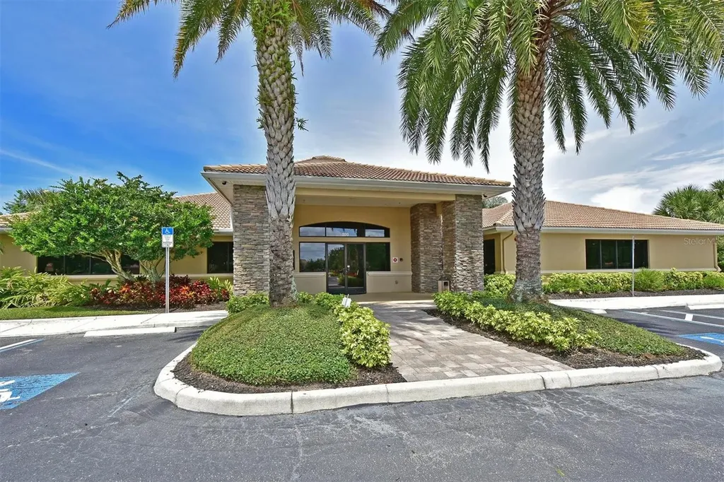 1011 Fairwaycove Lane Bradenton FL 34212
