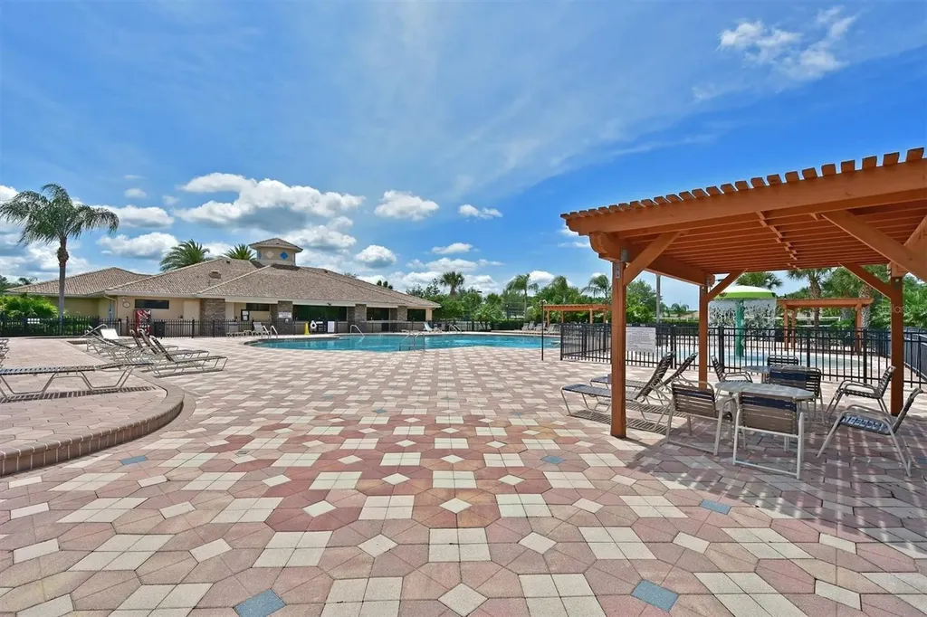 1011 Fairwaycove Lane Bradenton FL 34212