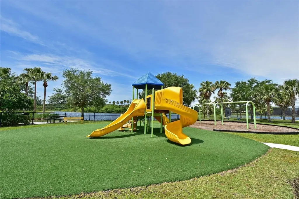 1011 Fairwaycove Lane Bradenton FL 34212