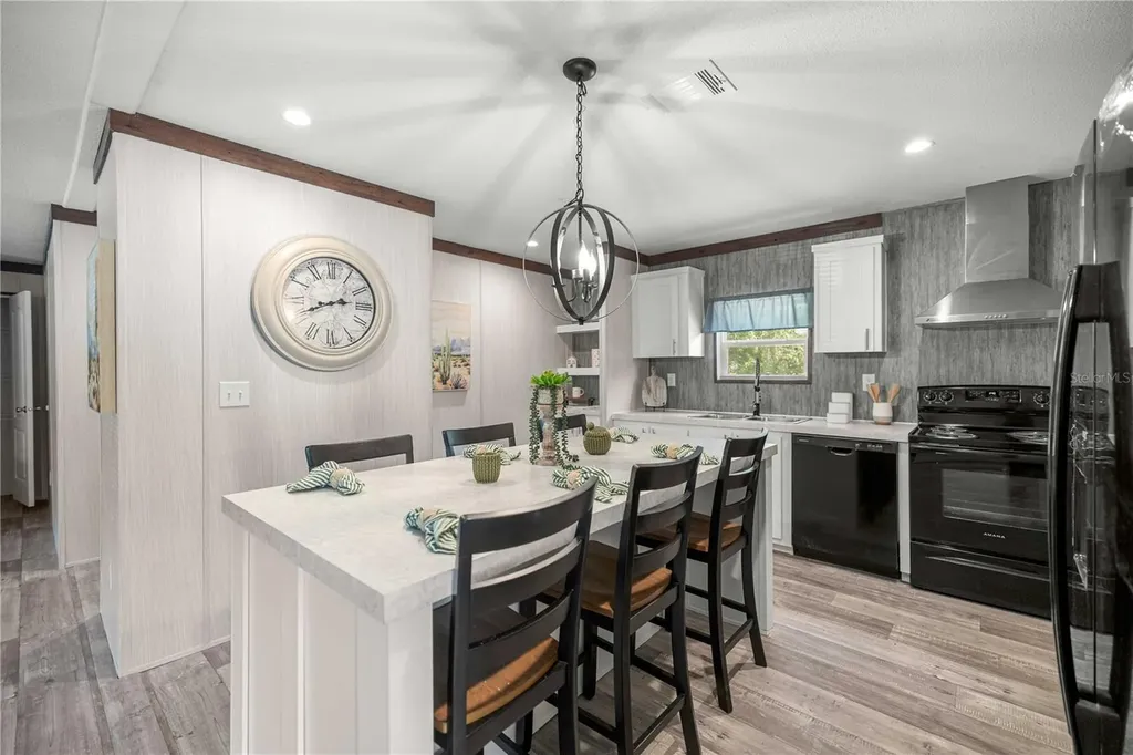 17360 SE 65th Street Ocklawaha FL 32179