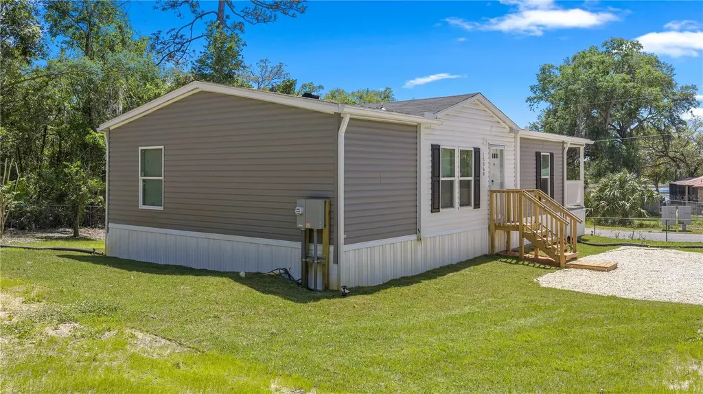 17360 SE 65th Street Ocklawaha FL 32179
