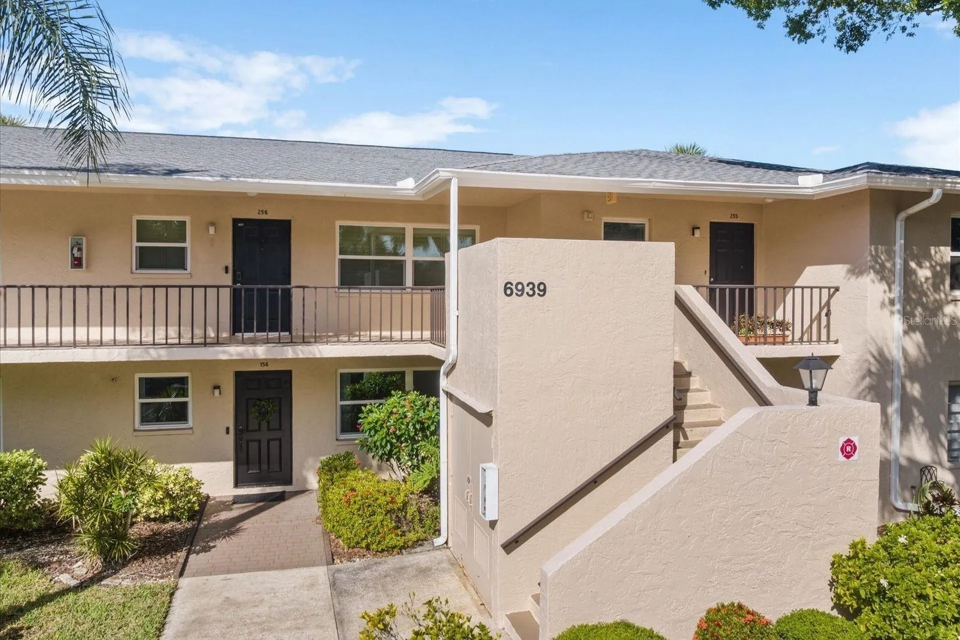 6939 W Country Club Drive N Sarasota FL 34243