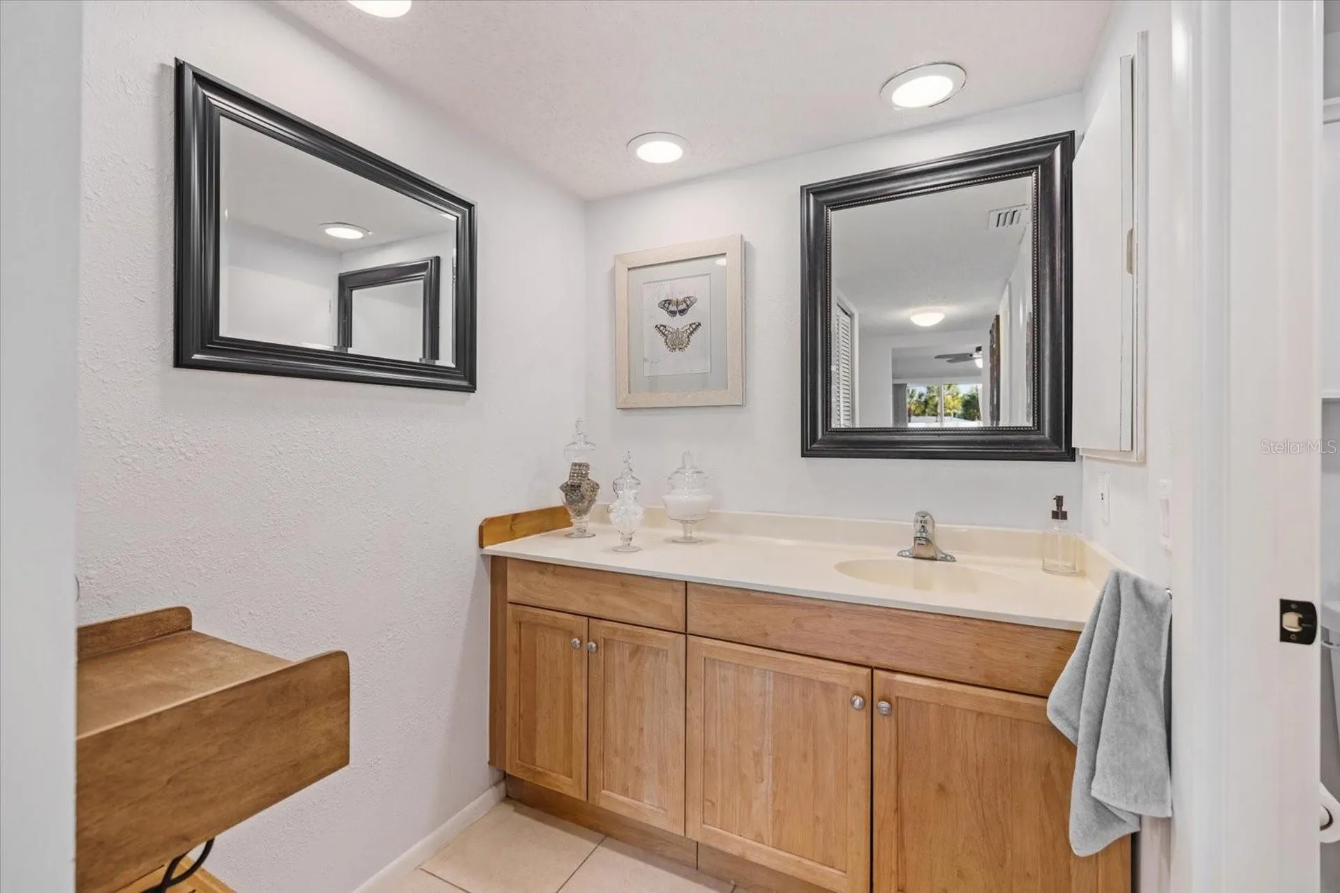 6939 W Country Club Drive N Sarasota FL 34243