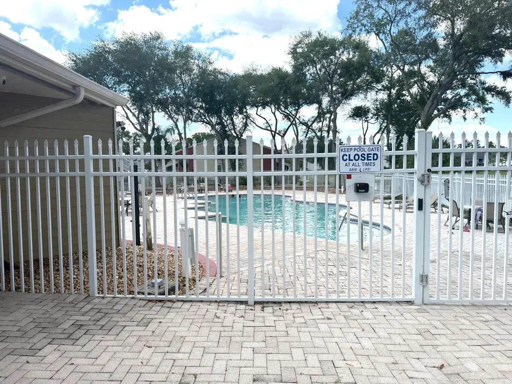 308 Lake Parsons Green Brandon FL 33511