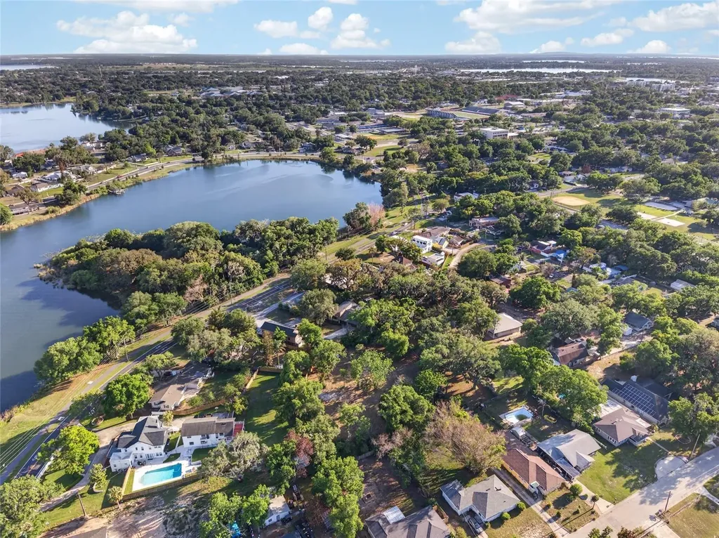 850 Lake Elbert Park NE Winter Haven FL 33881
