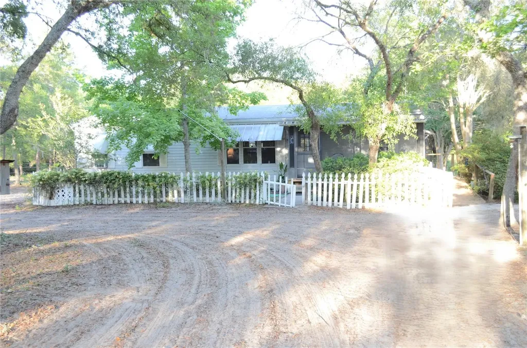 591 SE Fisher Road Ocklawaha FL 32179