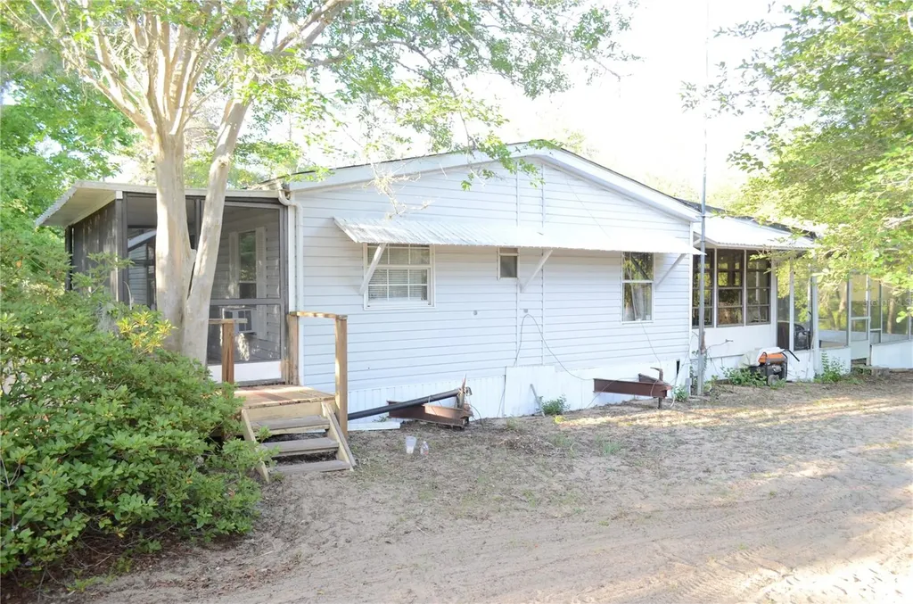 591 SE Fisher Road Ocklawaha FL 32179