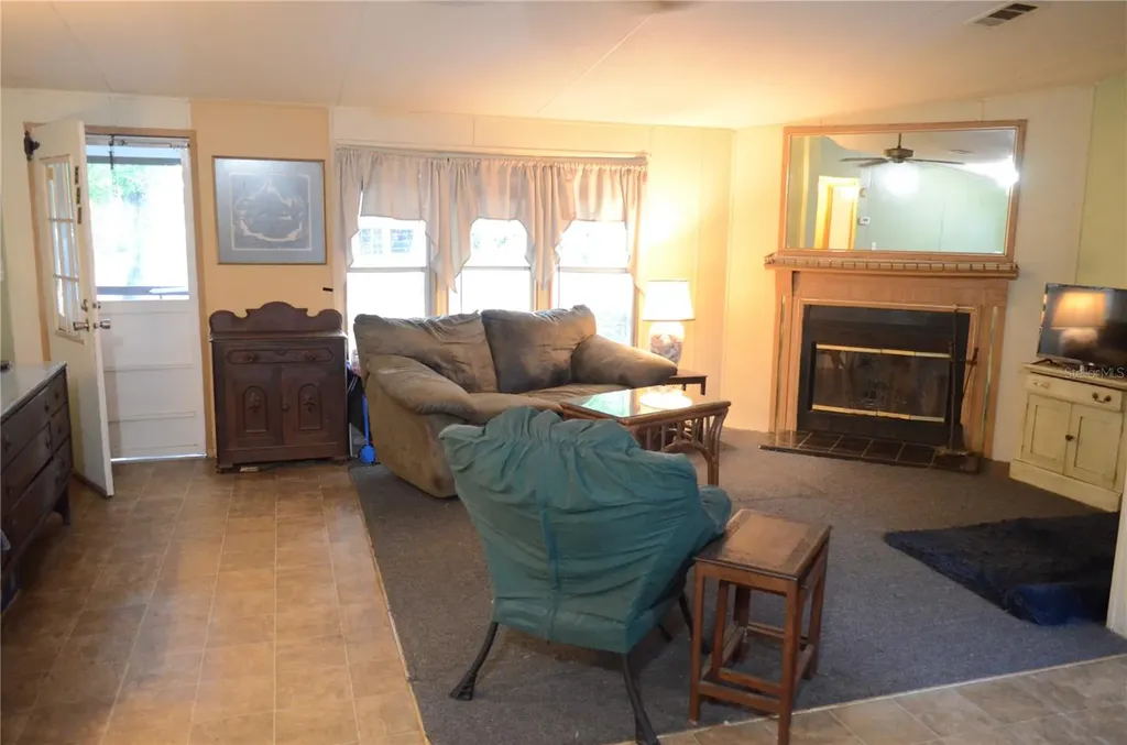 591 SE Fisher Road Ocklawaha FL 32179