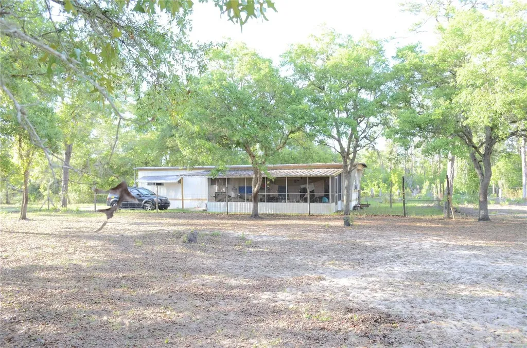 591 SE Fisher Road Ocklawaha FL 32179