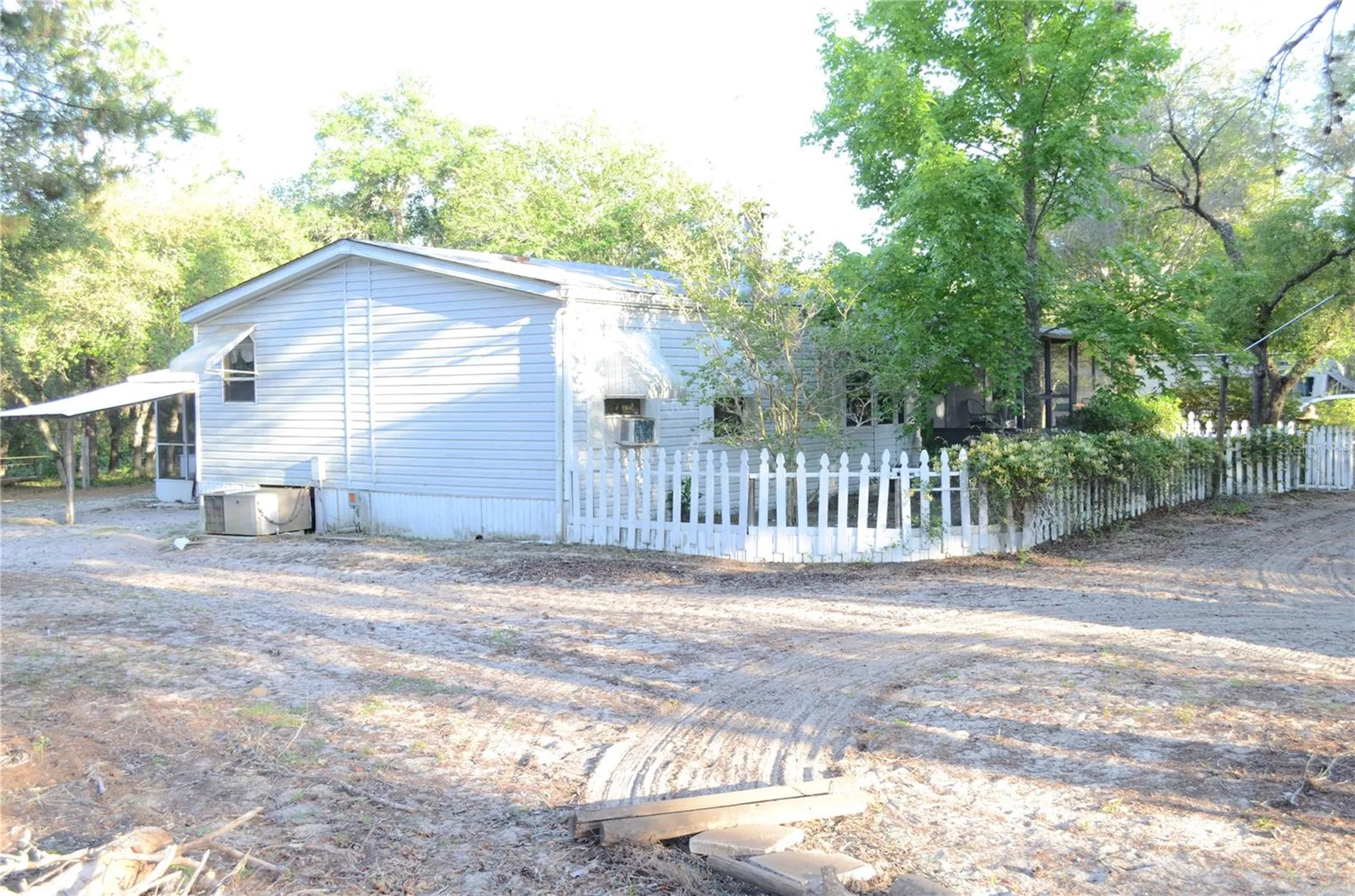 591 SE Fisher Road Ocklawaha FL 32179