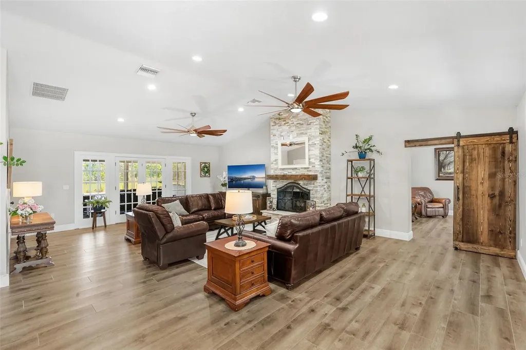 650 Old Mims Road Geneva FL 32732