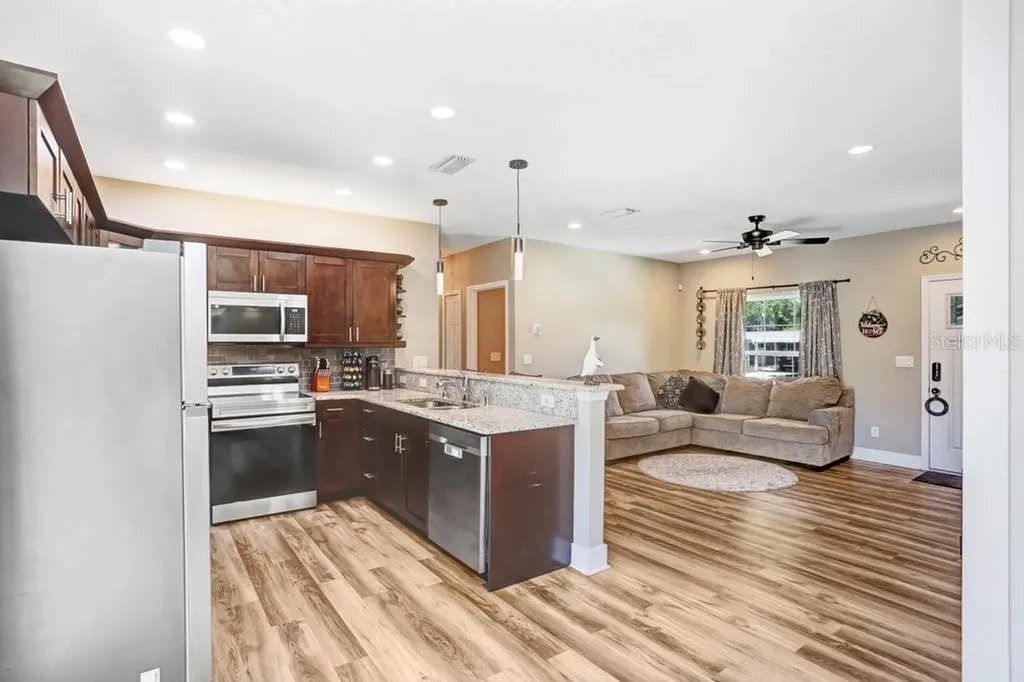 618 Oak Ridge Drive Brandon FL 33510