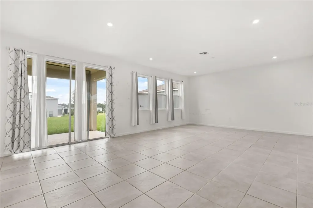1051 Lakeshore Breeze Place Kissimmee FL 34747