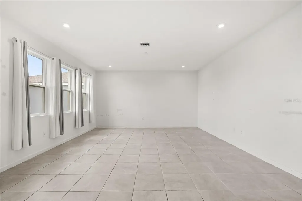 1051 Lakeshore Breeze Place Kissimmee FL 34747
