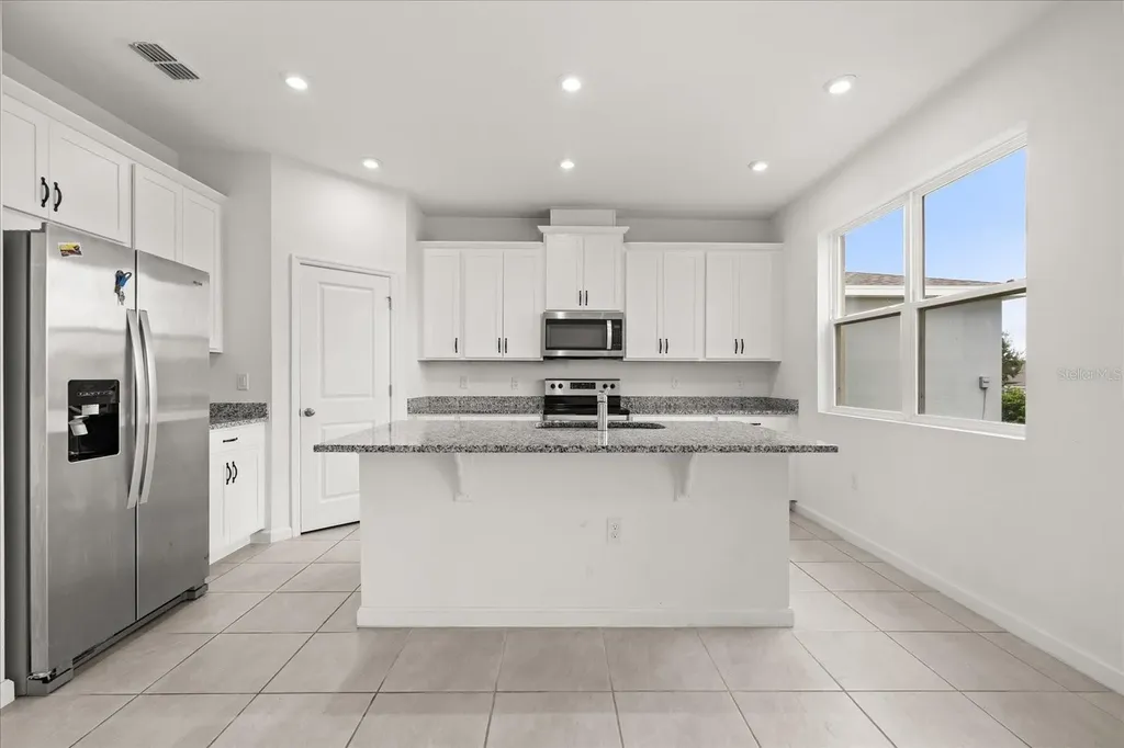 1051 Lakeshore Breeze Place Kissimmee FL 34747