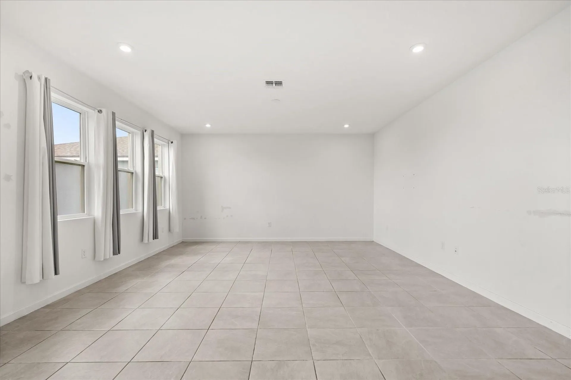 1051 Lakeshore Breeze Place Kissimmee FL 34747