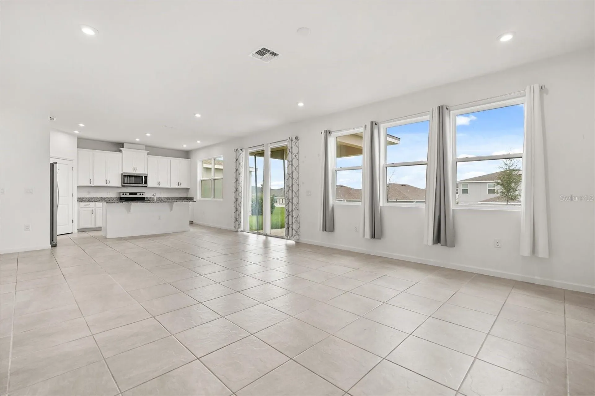 1051 Lakeshore Breeze Place Kissimmee FL 34747