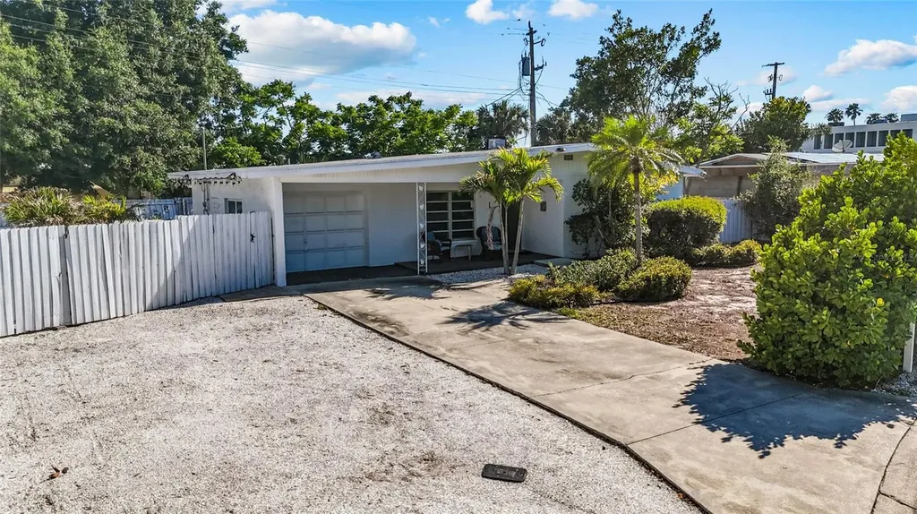 2082 Orchid Street Sarasota FL 34239
