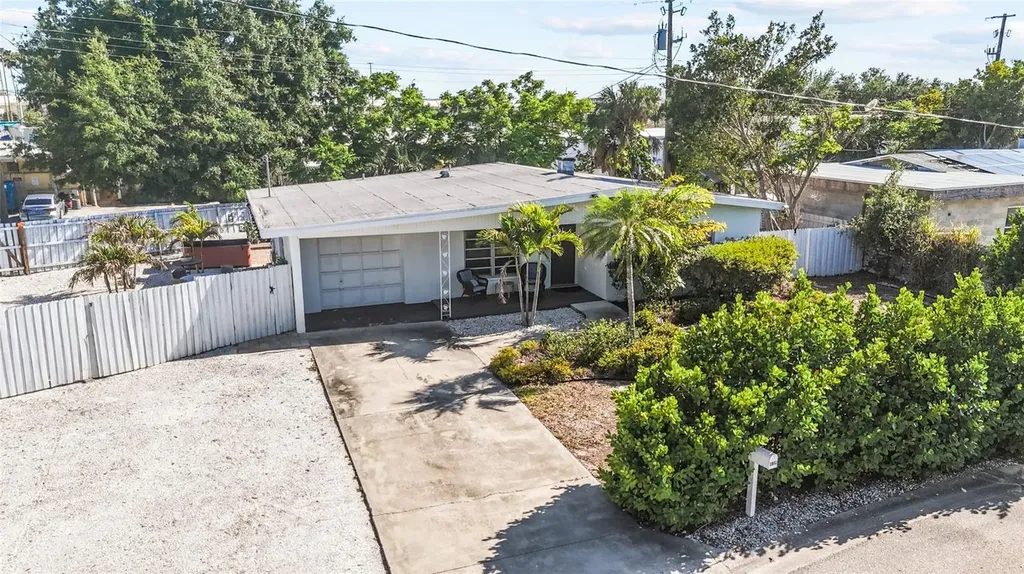 2082 Orchid Street Sarasota FL 34239