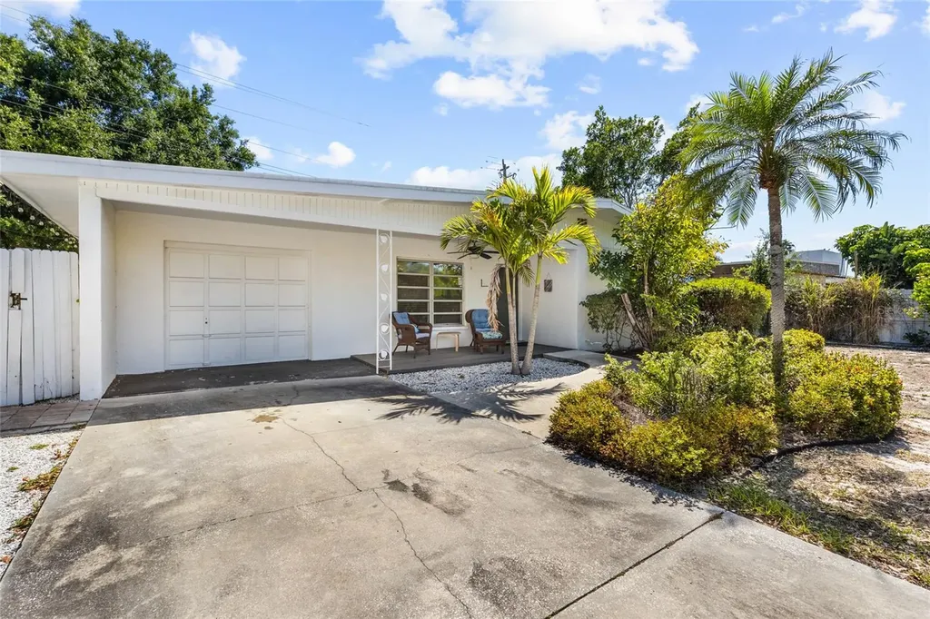 2082 Orchid Street Sarasota FL 34239