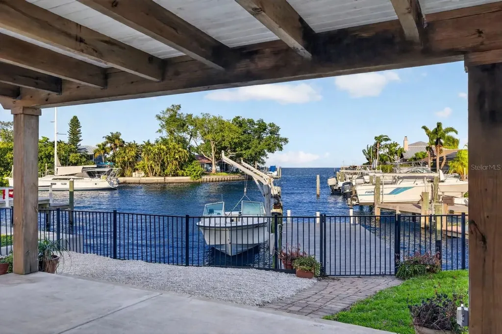 4200 Beach Drive SE St Petersburg FL 33705