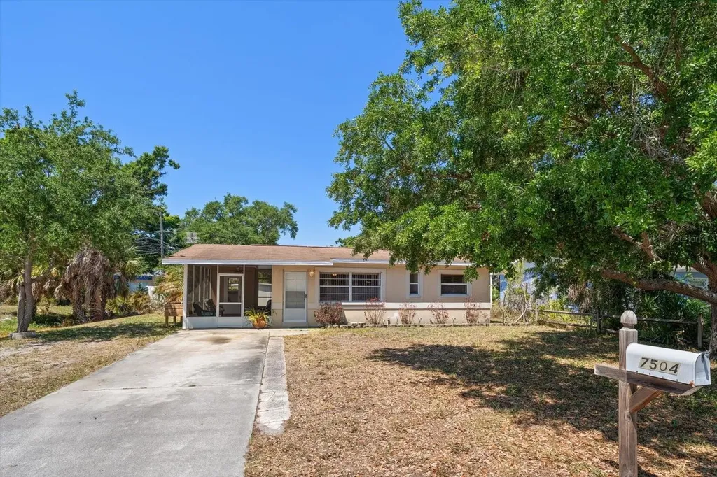 7504 91st Street Seminole FL 33777
