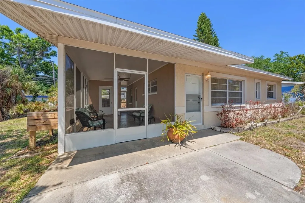 7504 91st Street Seminole FL 33777